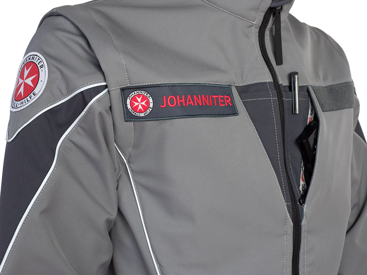 JUH-SoftShell-grau-detail-brust